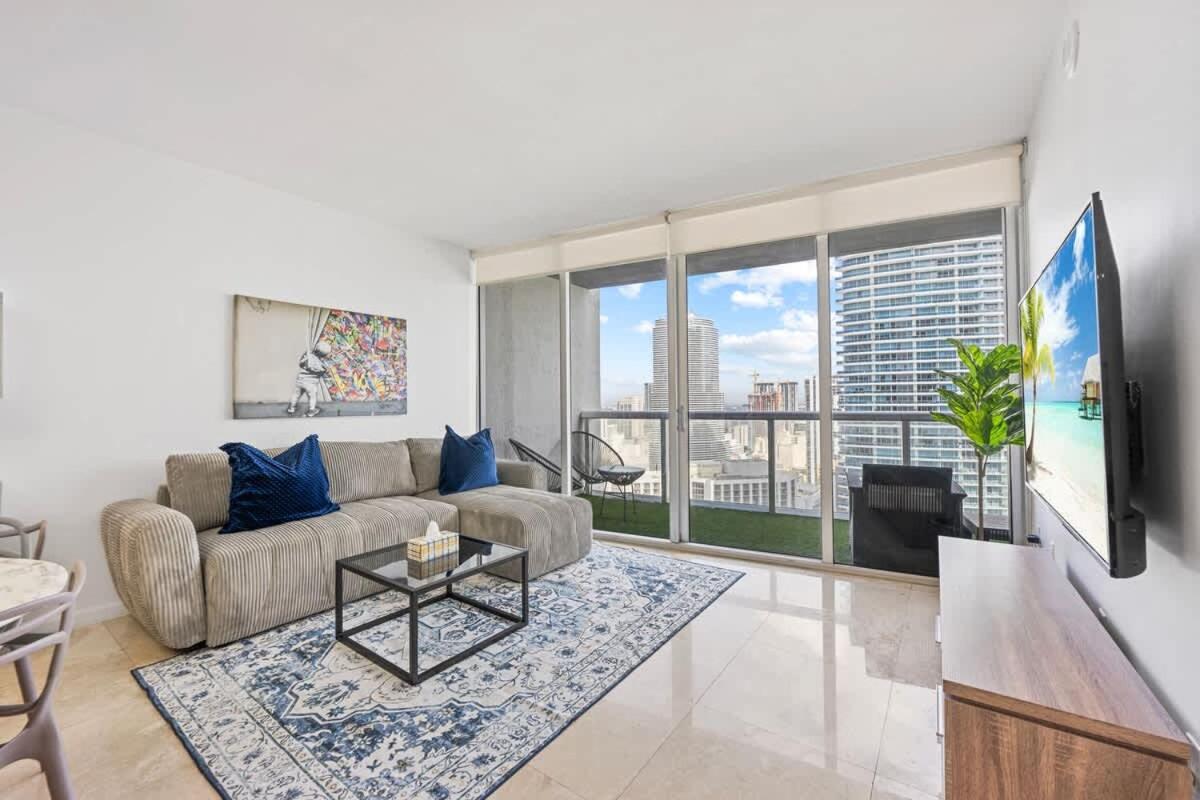 Penthouse Icon W Waterviews Balcony Brickell Miami